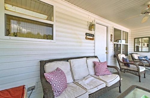 Lakeland Apartamento | Waterfront Lake Ozark Condo with Balcony and Pool