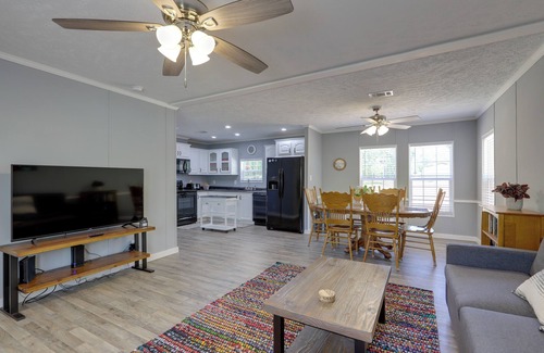 Eatonton Cabaña | Waterfront Lake Sinclair Home: Dock + Grill!
