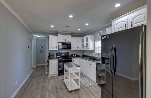 Eatonton Cabaña | Waterfront Lake Sinclair Home: Dock + Grill!