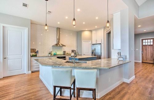 Quinlan Casa | Waterfront Lake Tawakoni Home w/ Fire Pit!