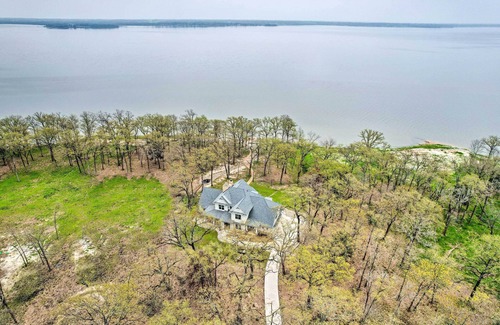 Quinlan Cabaña | Waterfront Lake Tawakoni Home w/ Fire Pit!