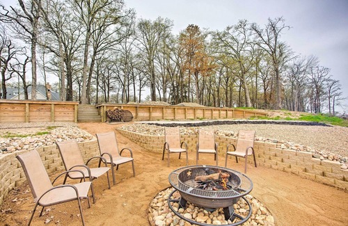 Quinlan Cabaña | Waterfront Lake Tawakoni Home w/ Fire Pit!