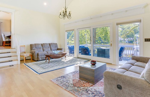 Lake Hopatcong Casa | Waterfront Lake Hopatcong Vacation Rental w/ Dock