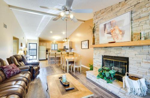 Osage Beach Apartamento | Waterfront Lazy Days Condo with Views and Pool Access!