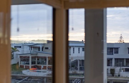 Helensvale Casa | Waterfront Lifestyle Holiday5B House nearThemePark