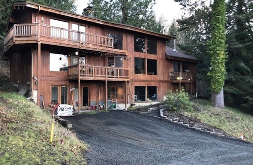 Shelton Casa | Waterfront Lindal Cedar Home "La escapada"