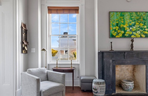 South of Broad Apartamento | Waterfront Living at The William Ravennel House! Stunning Apartment in Mansion!