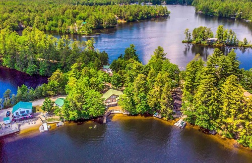East Wakefield Cabina | Waterfront Log Cabin w/ Hot Tub & Fire Pit!