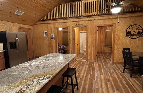 Jefferson Cabina | Waterfront log cabin! 3 bed, 2 bath, 5 kayaks, sleeps 10. Boat dock, fire pit