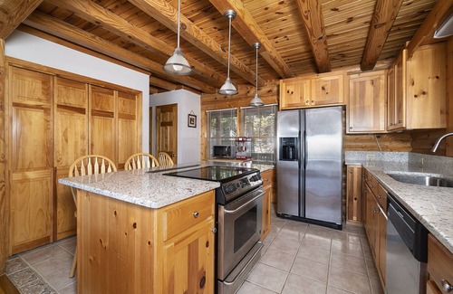 Six Mile Casa | Waterfront Log Cabin on Lake Keowee