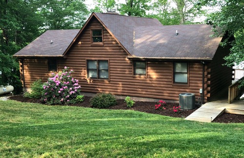 Bracey Casa | Waterfront Log Cabin en el lago Gaston