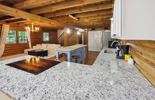 Fleming Casa | Waterfront Log home near Savannah Downtown