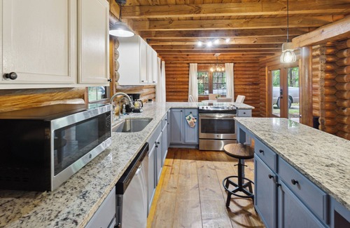 Fleming Casa | Waterfront Log home near Savannah Downtown