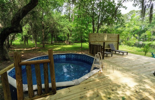 Fleming Casa | Waterfront Log home near Savannah Downtown