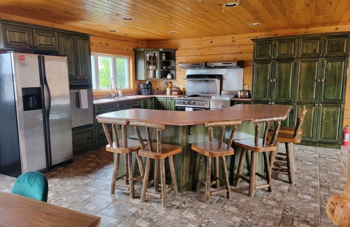 Mattawa Casa | Waterfront Log Home
