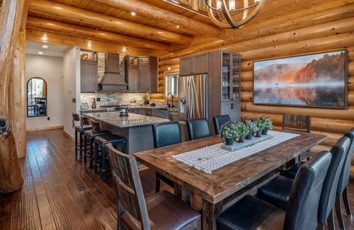 Sagle Casa | Waterfront Luxe Log Home, Private Dock, Hot Tub & Pickleball