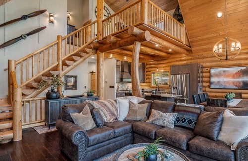 Sagle Casa | Waterfront Luxe Log Home, Private Dock, Hot Tub & Pickleball