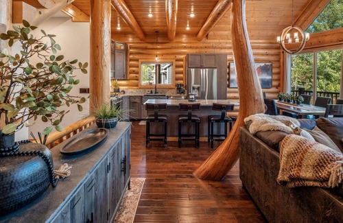 Sagle Casa | Waterfront Luxe Log Home, Private Dock, Hot Tub & Pickleball