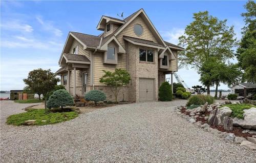 Sandusky Casa | Waterfront Luxury Family Retreat