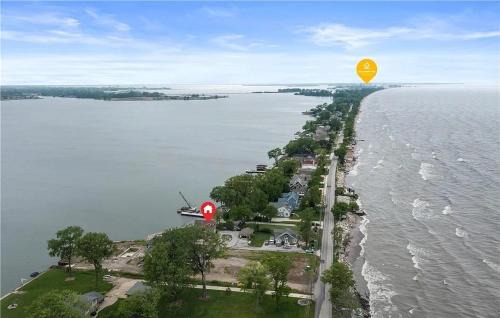 Sandusky Casa | Waterfront Luxury Family Retreat