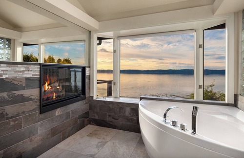 Federal Way Casa | Waterfront Luxury Home with great sunsets. Orca, Dolphin,Eagle and bird watching