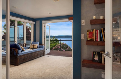 Federal Way Casa | Waterfront Luxury Home with great sunsets. Orca, Dolphin,Eagle and bird watching