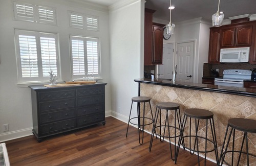 Venice Cabina | Waterfront Luxury Lodge - 4 Bdr/4 Bath in Venice Marina NO BOAT SLIP NO ICE