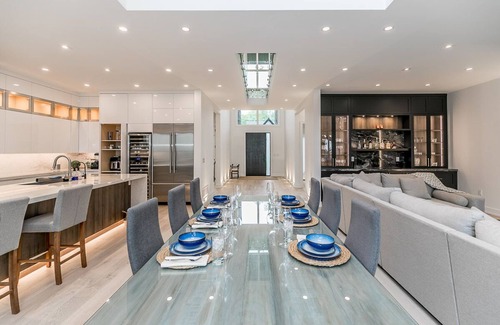 Innisfil Casa | Waterfront Luxury with Pool