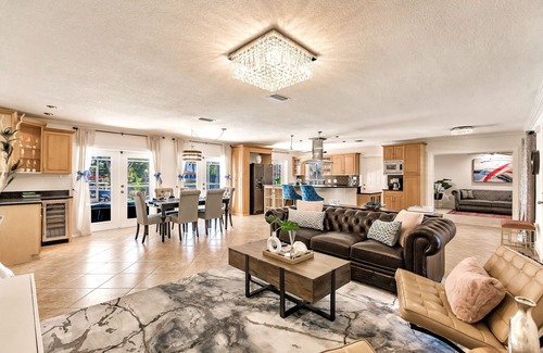 Edgewater Casa | WATERFRONT MODERN 4/2 FLORIDA HOME POOL BOAT DOCK AND LIFT DIRECT GULF ACCESS
