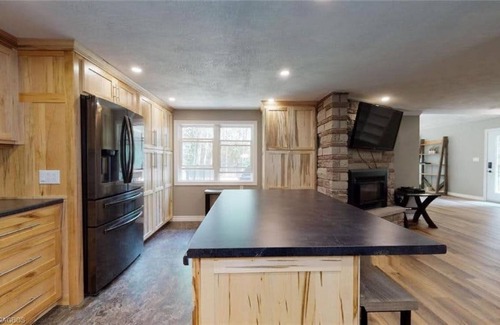 Brockton Casa | Waterfront Modern calming 3 bedroom Lake house - Pearl Lake