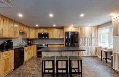 Brockton Casa | Waterfront Modern calming 3 bedroom Lake house - Pearl Lake