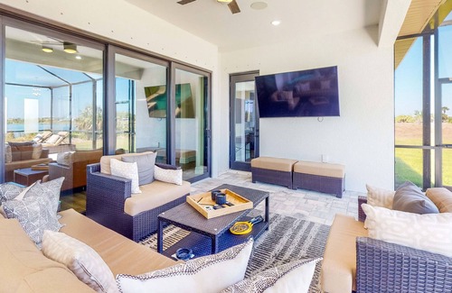Southside Rural Community Casa | Waterfront modern home with pool & hot tub