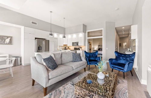Grand Haven Condominio | Waterfront, Musical Fountain, Lake MI views, luxury condo downtown