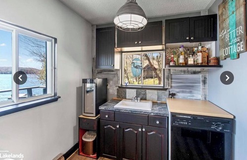 Utterson Cabaña | Waterfront Muskoka Cottage. Hot Tub. Water Toys. Pool Table & all Amenities Inc.