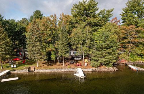 Algonquin Highlands Casa | Waterfront Night Owl Cottage on Halls Lake