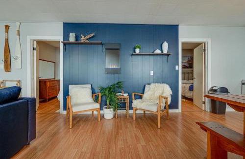 Algonquin Highlands Casa | Waterfront Night Owl Cottage on Halls Lake