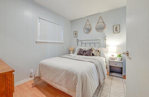 Algonquin Highlands Casa | Waterfront Night Owl Cottage on Halls Lake
