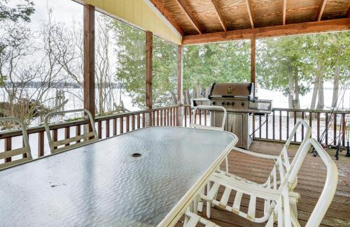 North Hero Casa | Waterfront North Hero Home with Screened Porch