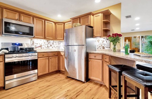 Temple Terrace Casa | Waterfront, oasis, family retreat, 5 minutes from theme park,