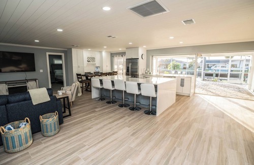 Bal Harbour Casa | Simply Blessed: Chic Waterfront Home w/ Pool/Spa + Lanai Bar