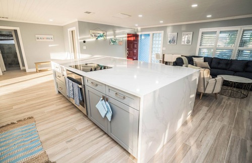 Bal Harbour Casa | Simply Blessed: Chic Waterfront Home w/ Pool/Spa + Lanai Bar
