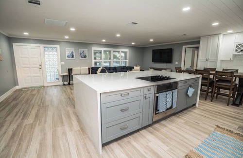 Bal Harbour Casa | Simply Blessed: Chic Waterfront Home w/ Pool/Spa + Lanai Bar