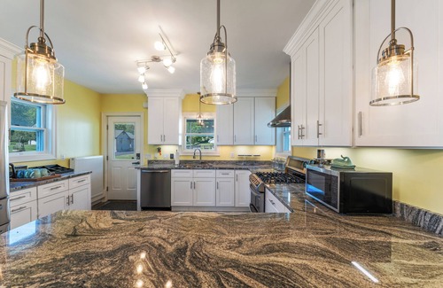 Tiverton Casa | Waterfront Oasis w/ Private Pool & EPIC Views - Sakonnet Sunset Manor, Tiverton