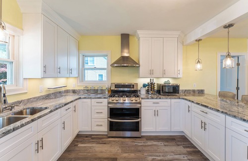 Tiverton Casa | Waterfront Oasis w/ Private Pool & EPIC Views - Sakonnet Sunset Manor, Tiverton