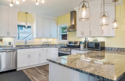 Tiverton Casa | Waterfront Oasis w/ Private Pool & EPIC Views - Sakonnet Sunset Manor, Tiverton