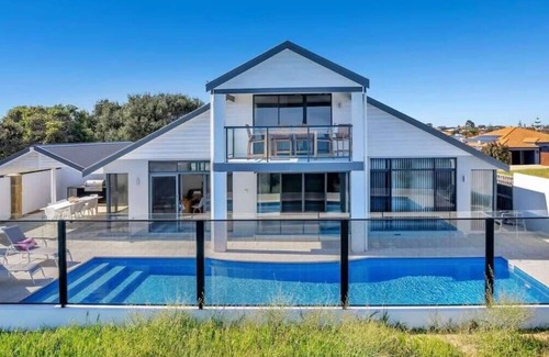 Halls Head Casa | Waterfront Oasis! with Private Pool
