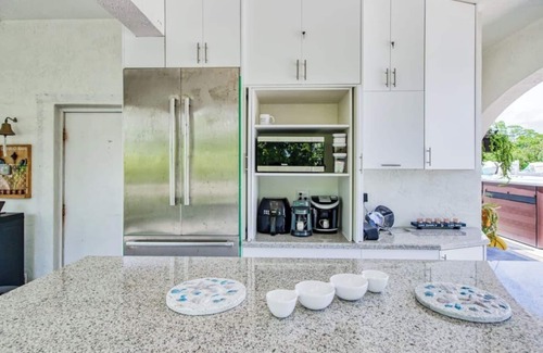 Twin Lakes Apartamento | 350) Waterfront Oasis with hot tub!