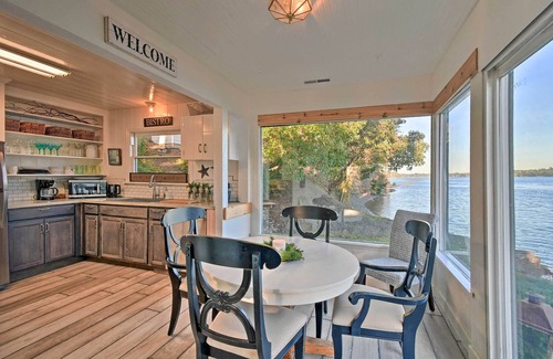 Olympia Cabina | Waterfront Olympia Home w/ Private Beach & Kayaks!