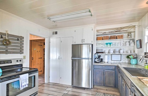 Olympia Cabina | Waterfront Olympia Home w/ Private Beach & Kayaks!