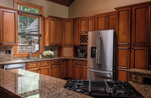 Oakwood Casa | Waterfront on Lake Lanier-updated home with Dock close to golf and 1 hour to UGA